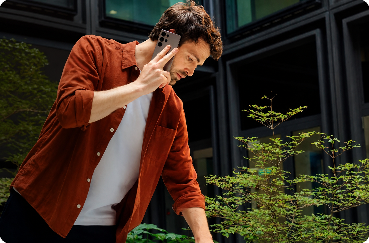 Relation client digitale - Homme avec smartphone